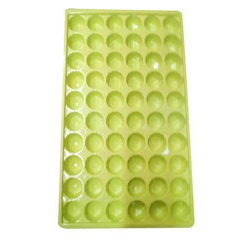 plastic ice tray for making ice cubes/color may vary-green