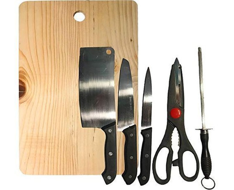 Pack Of Chopping Board And Set Of Kitchen varying knives - Silver