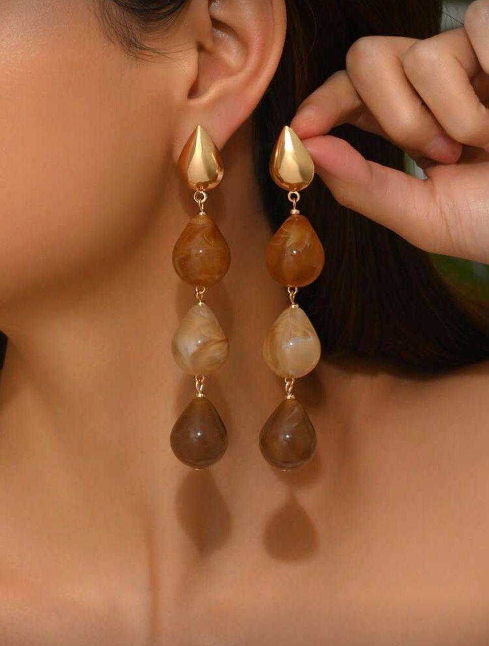 1 Pair Elegant Exaggerated Sexy Bohemian Wavy Faux Jade Resin Block Asymmetrical Pendant Earrings With Golden Shell, Bead Decor suitable For Sexy Party