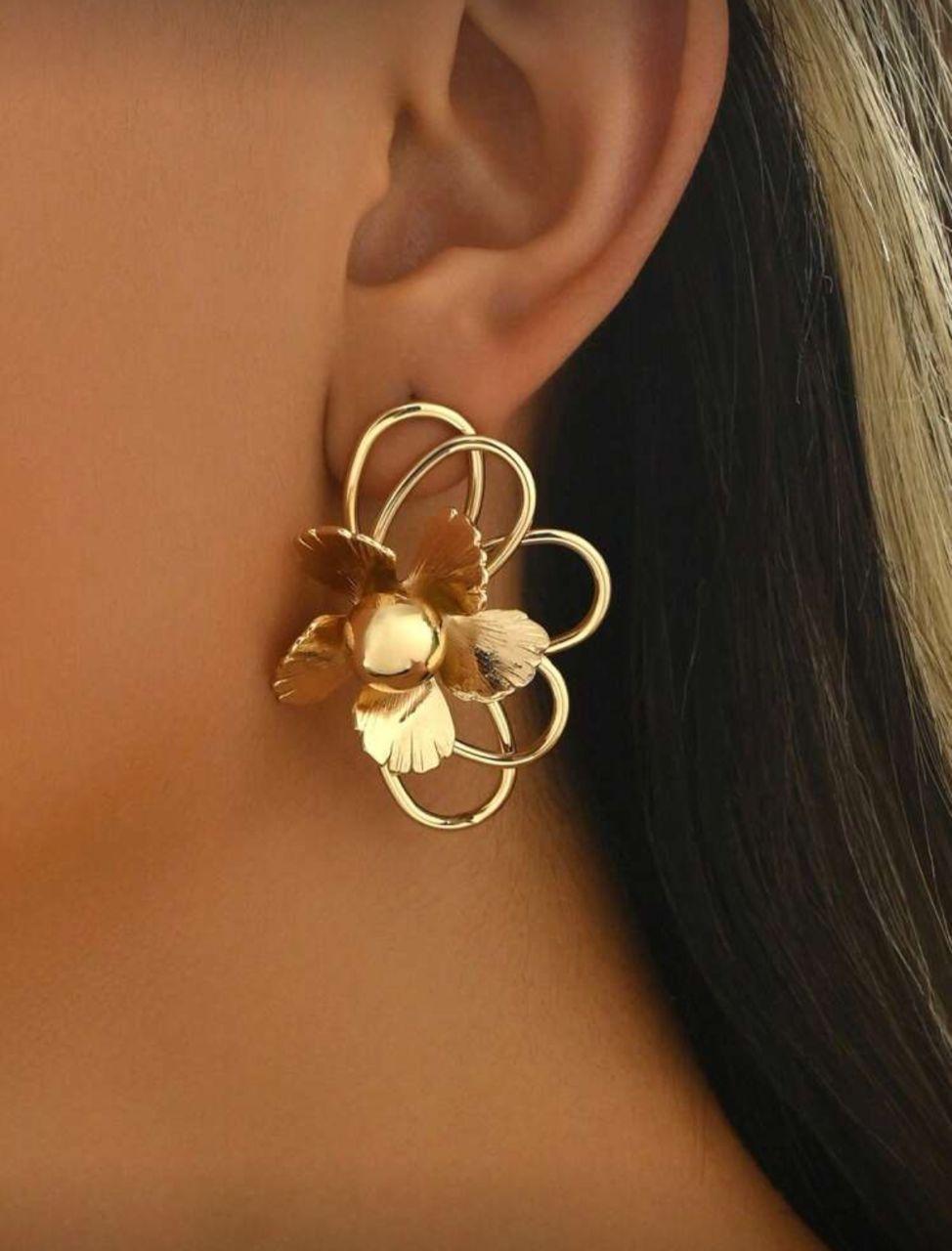 2pcs Minimalist Fashion Gold Metal Wire DIY Woven Flower, Half 3D Floral, Zinc Alloy Geometric Gold Flower Earrings, Suitable For Vacation, Party, Daily Wear, Holiday Gift