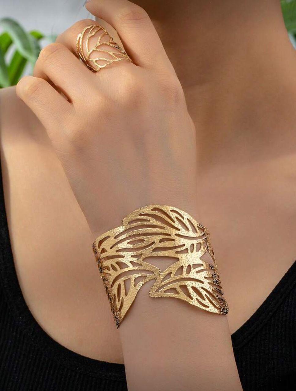 1pc Geometric Hollow Leafy Texture Open Bangle Bracelet And 1pc Hollow Leafy Texture Open Ring Vintage European American Exaggerated Women's Bracelet & Ring Set