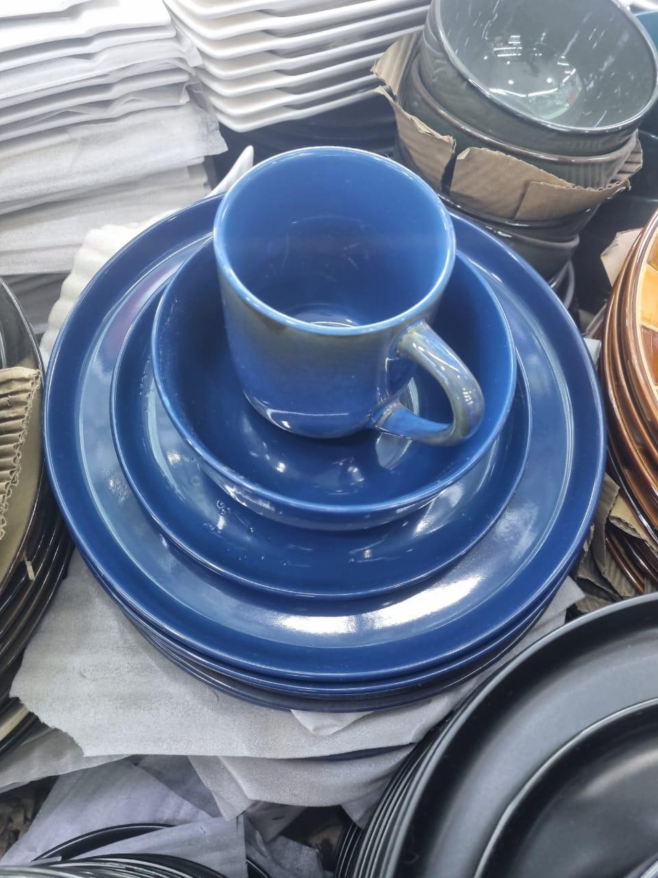 24-Piece Ceramic Dinnerware Set blue