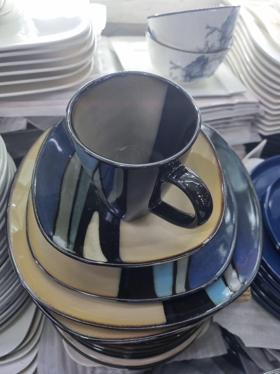 24-Piece Ceramic Dinnerware Set brown